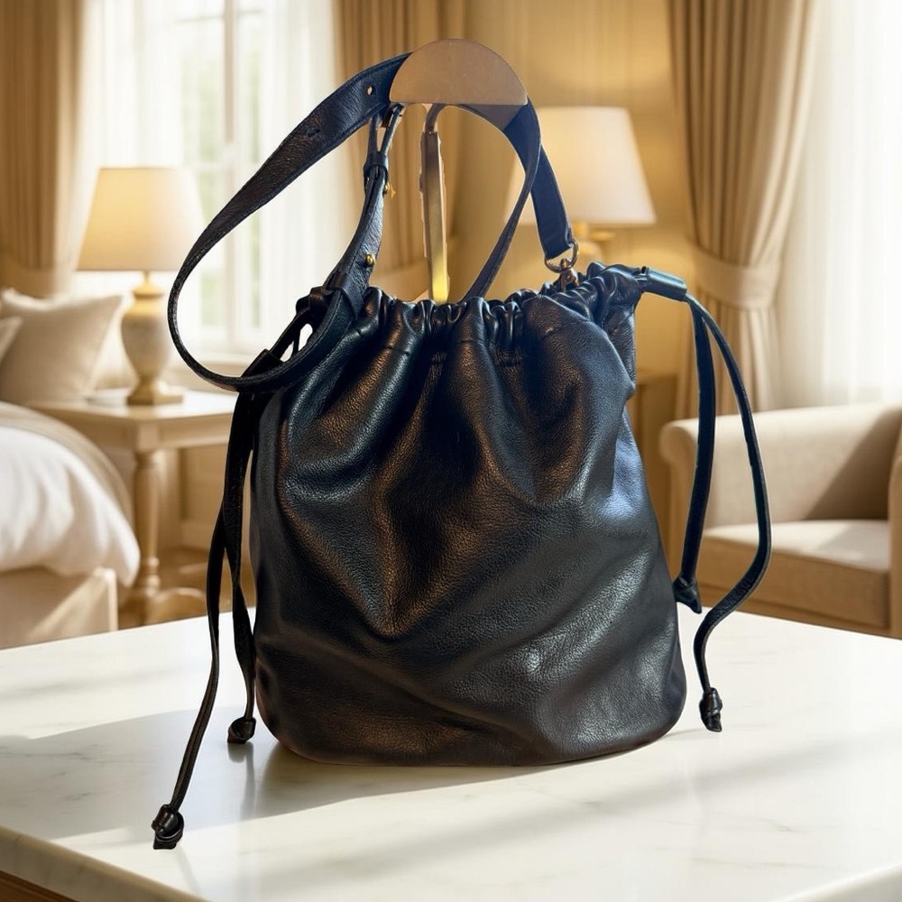 ❌❌❌❌SOLD SOLD Madewell black leather bucket bag